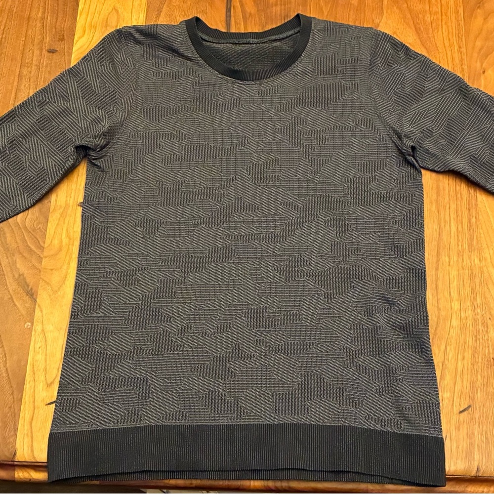 Lululemon Swiftly Breathe Relaxed-Fit. vented Camp black/Asphalt gray. 6